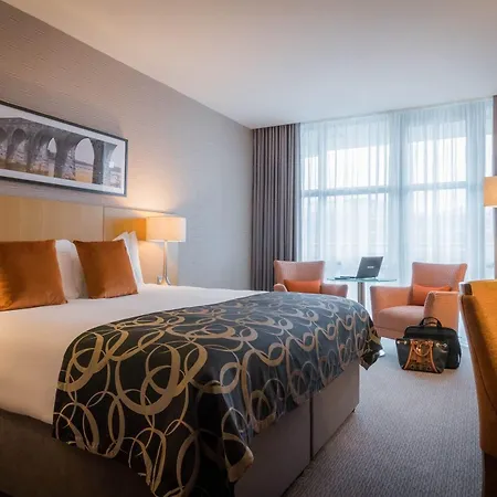 Clayton Hotel 4*