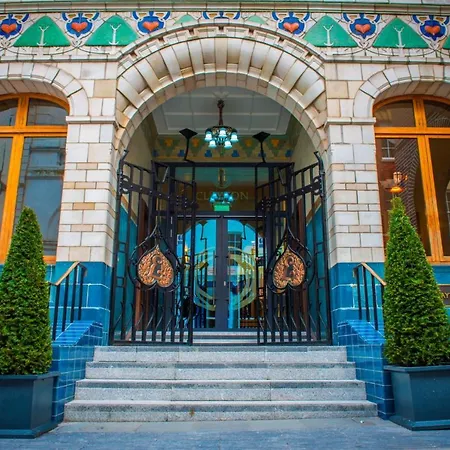 Clayton 4* Bristol