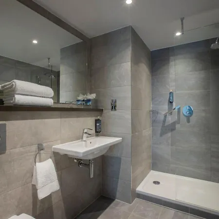 Clayton Hotel 4*