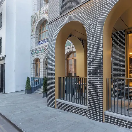 Clayton Hotel 4*