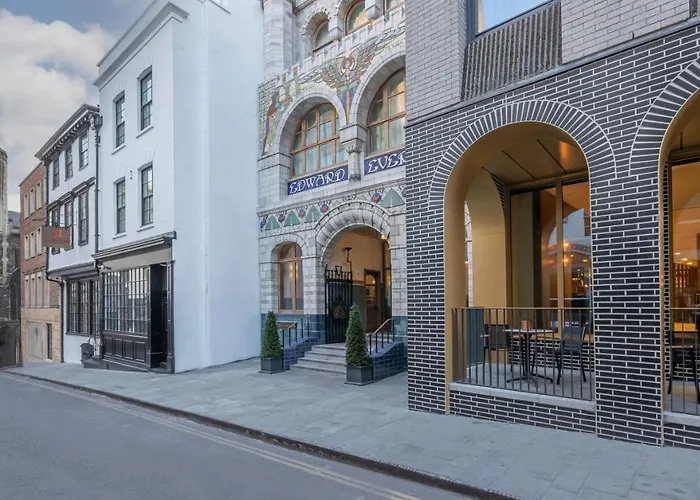 Clayton בריסטול